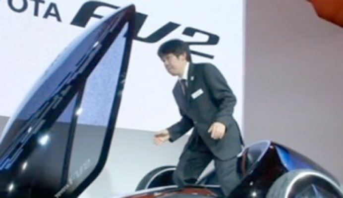 Japonia. Salon auto din viitor: maşina fără volan